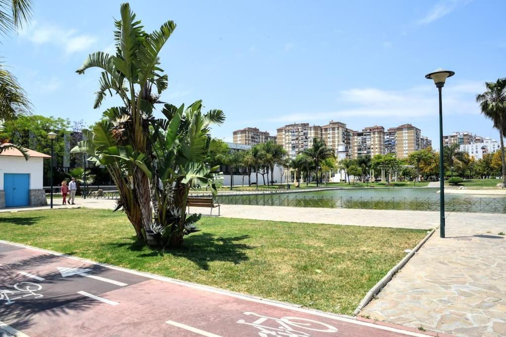 Apartamento Junto estación tren y la playa, GARAJE INCLUIDO Málaga Exterior foto