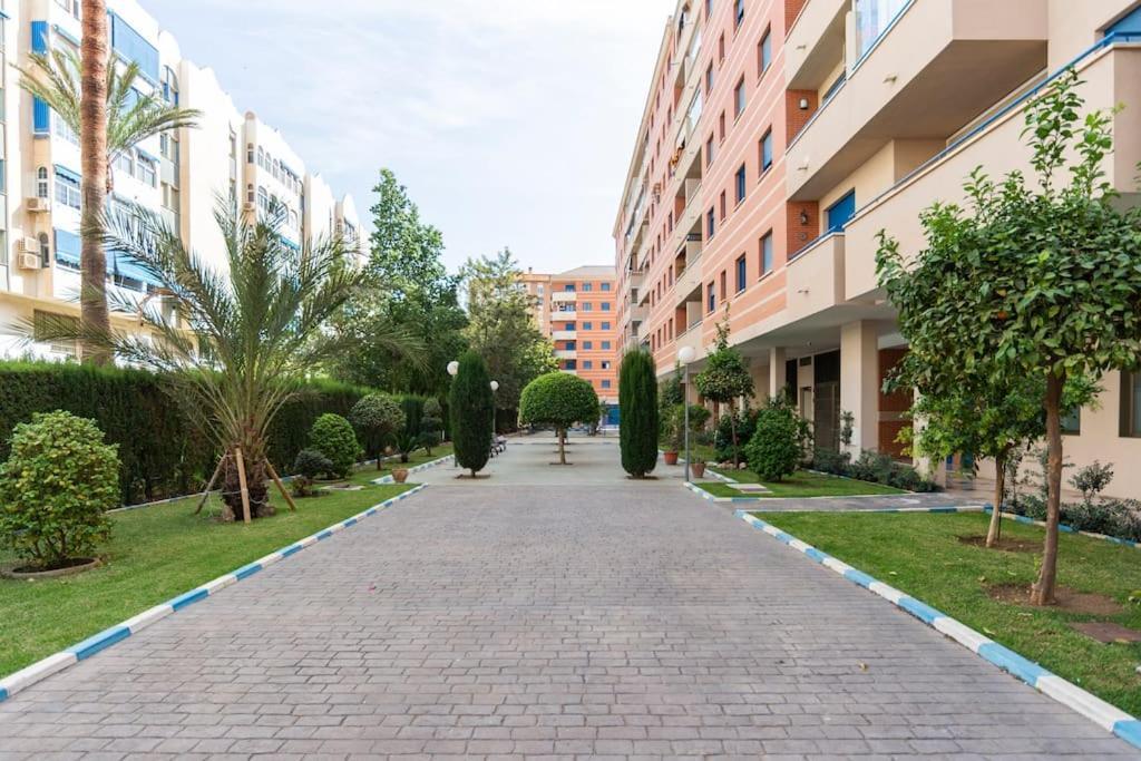 Apartamento Junto estación tren y la playa, GARAJE INCLUIDO Málaga Exterior foto