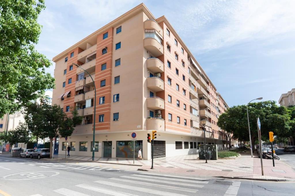 Apartamento Junto estación tren y la playa, GARAJE INCLUIDO Málaga Exterior foto