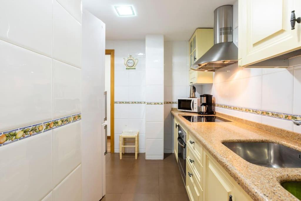 Apartamento Junto estación tren y la playa, GARAJE INCLUIDO Málaga Exterior foto