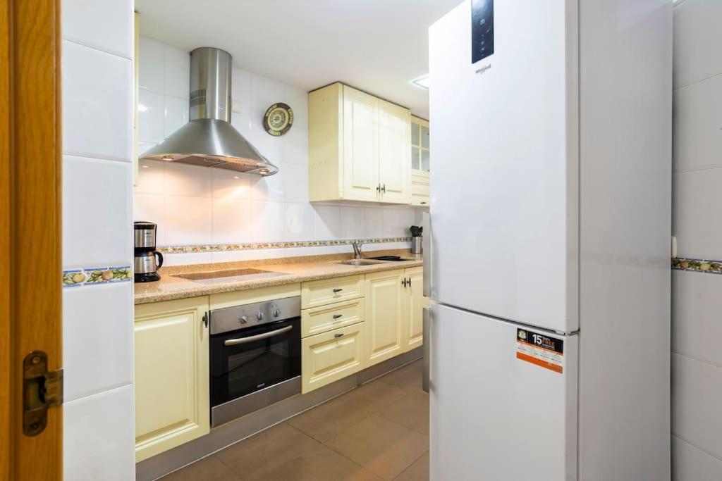 Apartamento Junto estación tren y la playa, GARAJE INCLUIDO Málaga Exterior foto