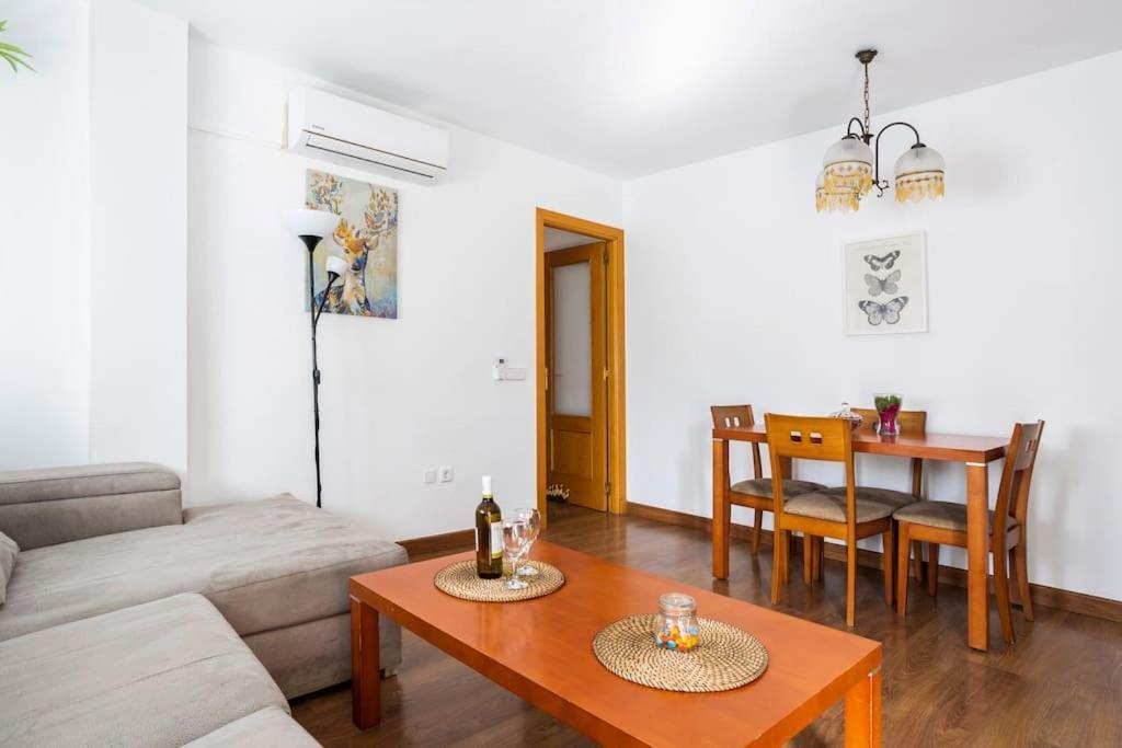Apartamento Junto estación tren y la playa, GARAJE INCLUIDO Málaga Exterior foto