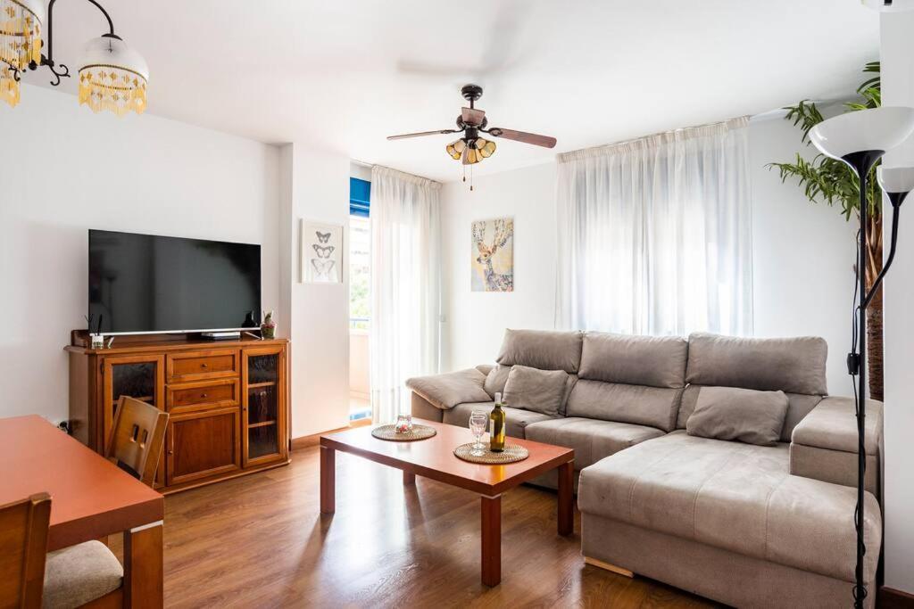 Apartamento Junto estación tren y la playa, GARAJE INCLUIDO Málaga Exterior foto